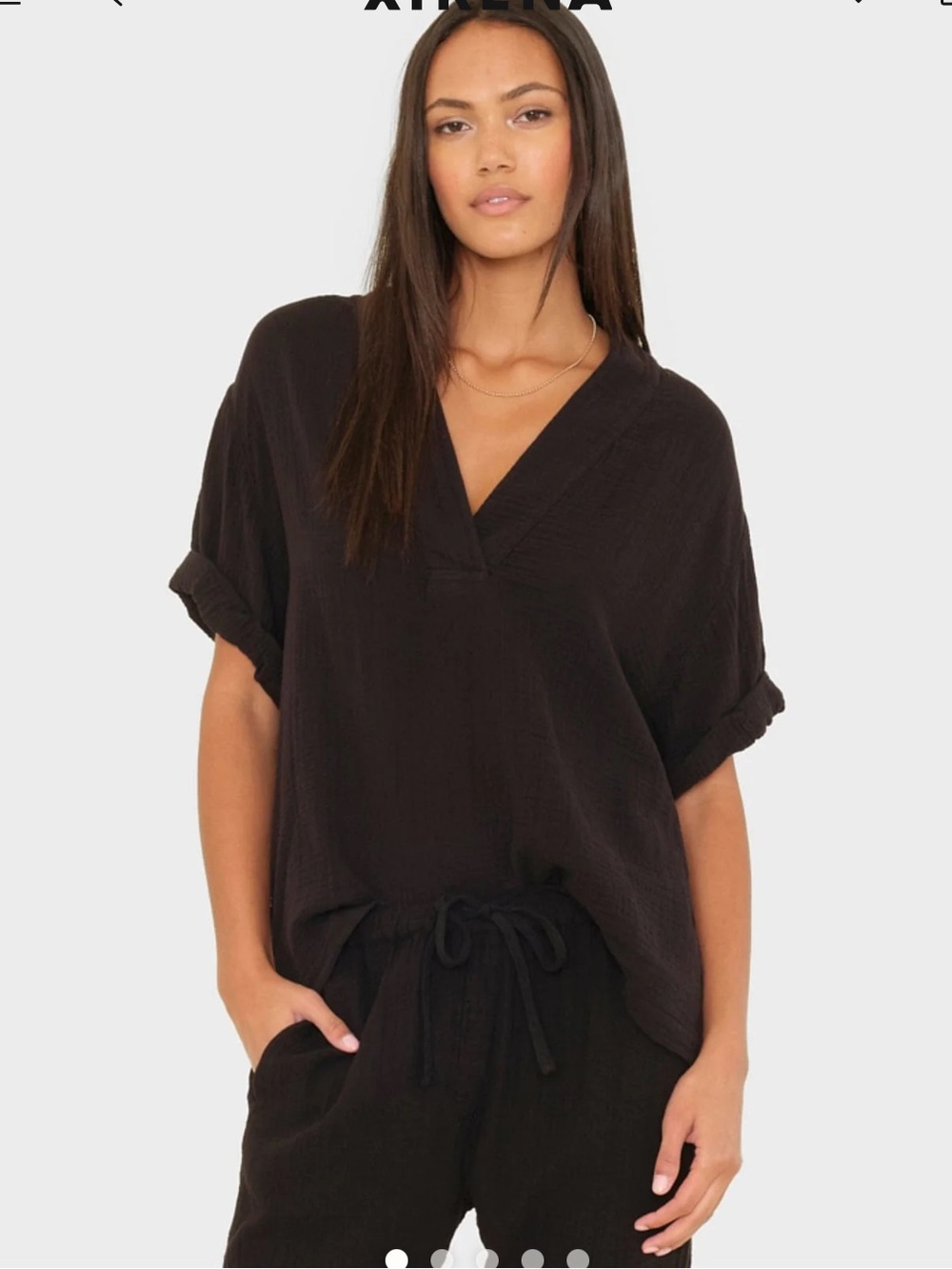 XiRENA Avery V-Neck Short Sleeve Top - Black